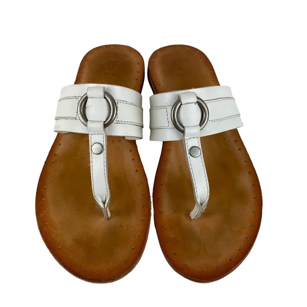 Frye Sandals White Leather Flats Slip On Thong Women’s Size 7.5